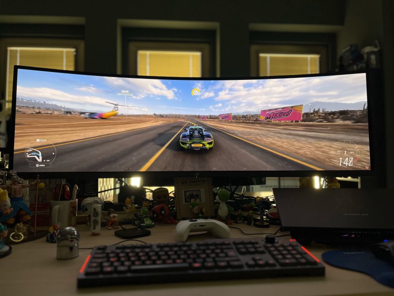 I giochi di guida sono una goduria su un monitor come il ROG Swift OLED PG49WCD I giochi di guida sono una goduria su un monitor come il ROG Swift OLED PG49WCD