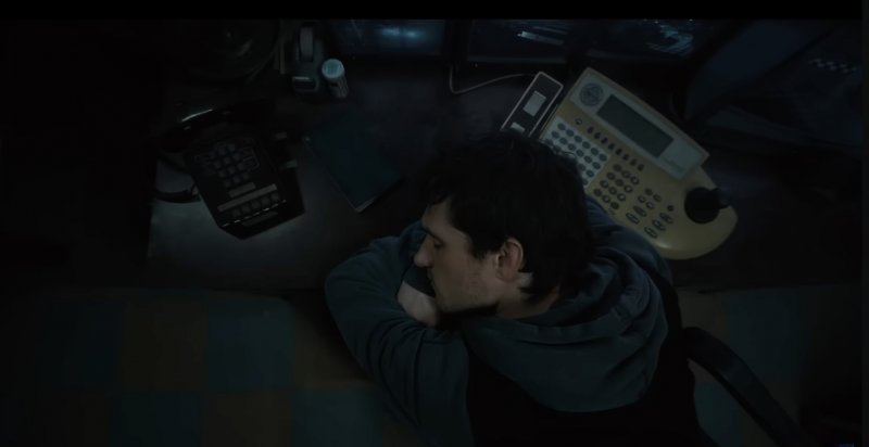 All'inizio del film, il protagonista di Five Nights at Freddy's è tanto anonimo quanto nei videogiochi ma, col passare dei primi minuti, scopriamo che le sue vicende passate sono stranamente legate al ristorante con gli animatronic più famoso d'America All'inizio del film, il protagonista di Five Nights at Freddy's è tanto anonimo quanto nei videogiochi ma, col passare dei primi minuti, scopriamo che le sue vicende passate sono stranamente legate al ristorante con gli animatronic più famoso d'America