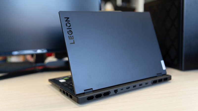 Il Lenovo Legion Pro 7i monta un Intel Core i9-13900HX e una NVIDIA GeForce RTX 4090 mobile Il Lenovo Legion Pro 7i monta un Intel Core i9-13900HX e una NVIDIA GeForce RTX 4090 mobile