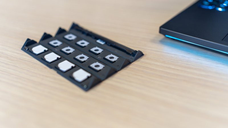 In bundle con il portatile troviamo 4 tasti sostitutivi ed alcuni attenuatori di ricambio