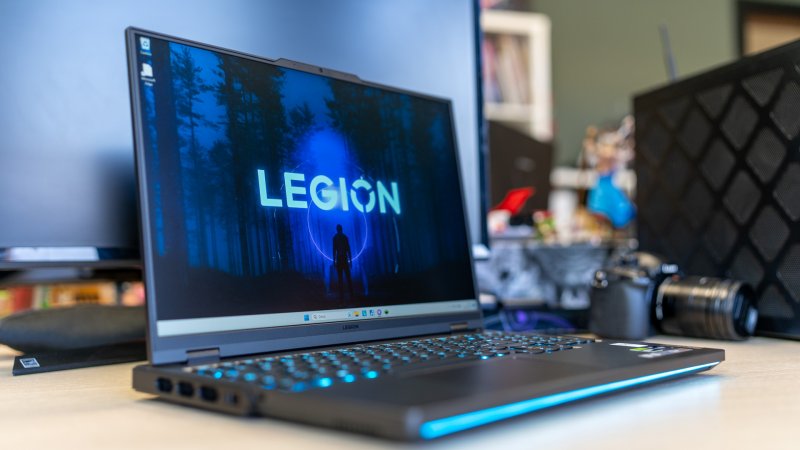 Il Lenovo Legion Pro 7i monta un Intel Core i9-13900HX e una NVIDIA GeForce RTX 4090 laptop Il Lenovo Legion Pro 7i monta un Intel Core i9-13900HX e una NVIDIA GeForce RTX 4090 laptop