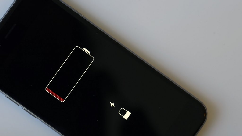 iPhone: entro il 2025 le batterie degli smartphone di Apple dureranno di più