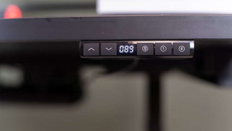 Il display LED per la regolazione dell'altezza di Corsair Platform:6