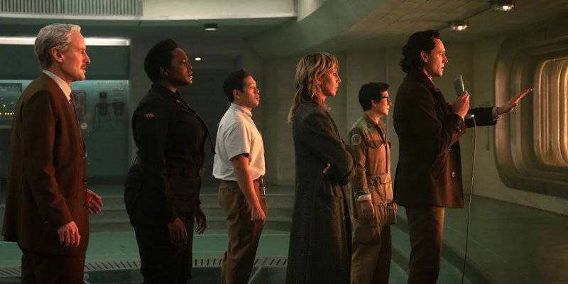 I protagonisti cercano di riparare il telaio temporale in una scena di Loki 2