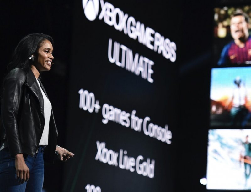 Bond était peu connue du public jusqu'à la conférence de l'E3 2019 : l'apparition d'une femme afro-américaine sur scène a été un moment important pour une édition riche en événements et en nouveautés