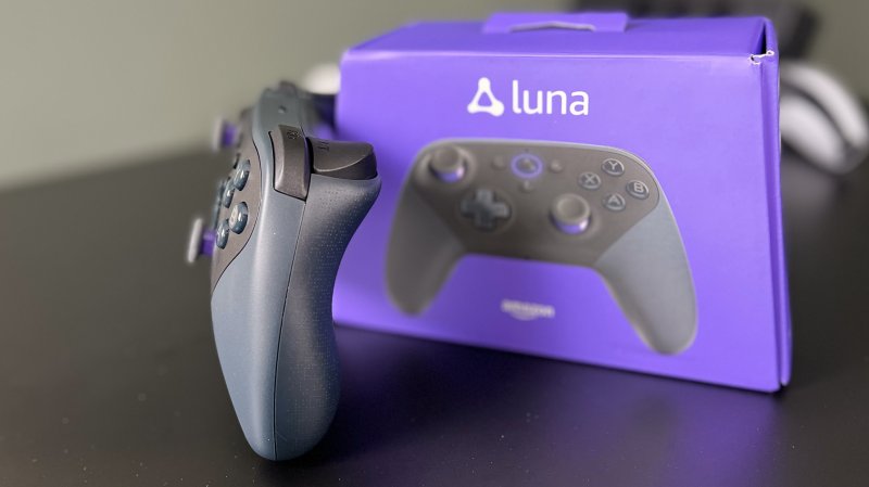 Il Controller Luna ha trigger analogici e texture puntinata