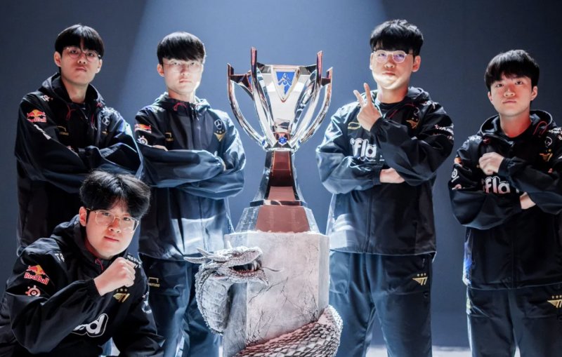 I WeiboGaming hanno giocato bene in finale, ma i T1 erano semplicemente a un altro livello in termini di coordinazione e sinergia, e questo gli ha permesso di conquistare la vittoria I WeiboGaming hanno giocato bene in finale, ma i T1 erano semplicemente a un altro livello in termini di coordinazione e sinergia, e questo gli ha permesso di conquistare la vittoria