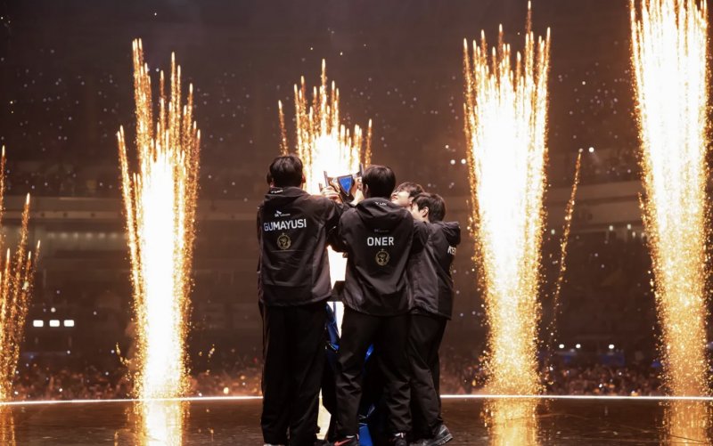 I piani per il futuro degli esport di LoL devono includere una maggiore condivisione dei ricavi con le squadre da parte di Riot, o almeno questo sembra essere il desiderio della community I piani per il futuro degli esport di LoL devono includere una maggiore condivisione dei ricavi con le squadre da parte di Riot, o almeno questo sembra essere il desiderio della community