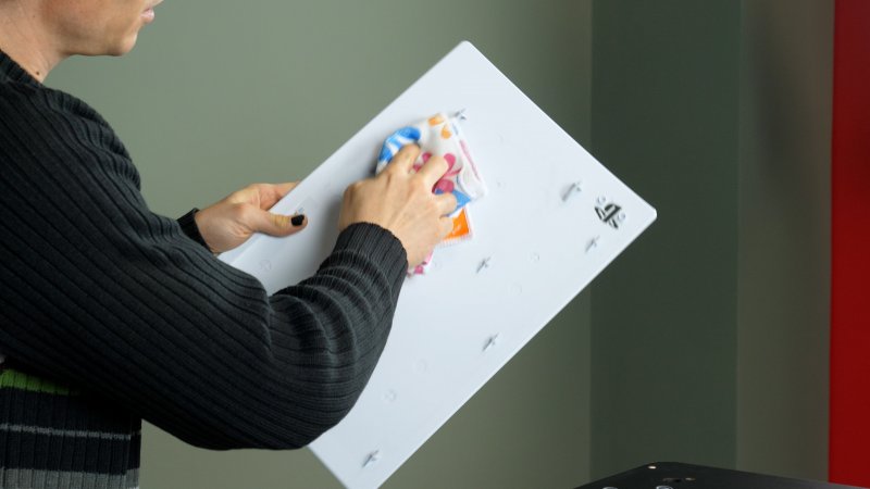 Potete pulire la parte interna delle vele con un panno antistatico