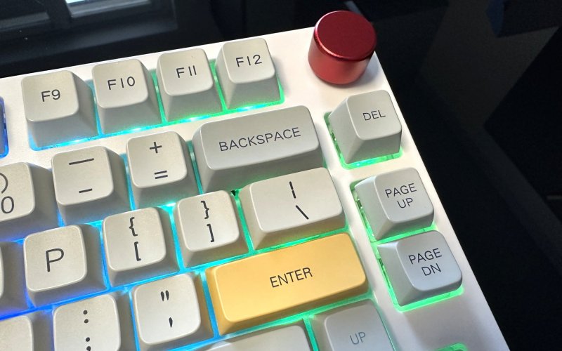 Il dettaglio della manopola per il volume sulla EPOMAKER TH80 Pro