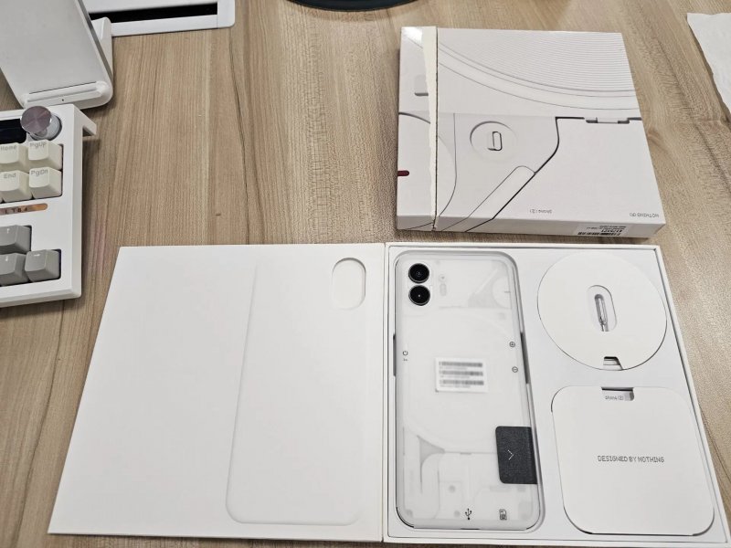 Nothing ha lanciato il suo ultimo smartphone, Nothing Phone (2), in data 11 luglio 2023