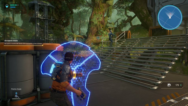 Cutter aziona il suo scudo a energia durante un combattimento a distanza in Outcast: A New Beginning