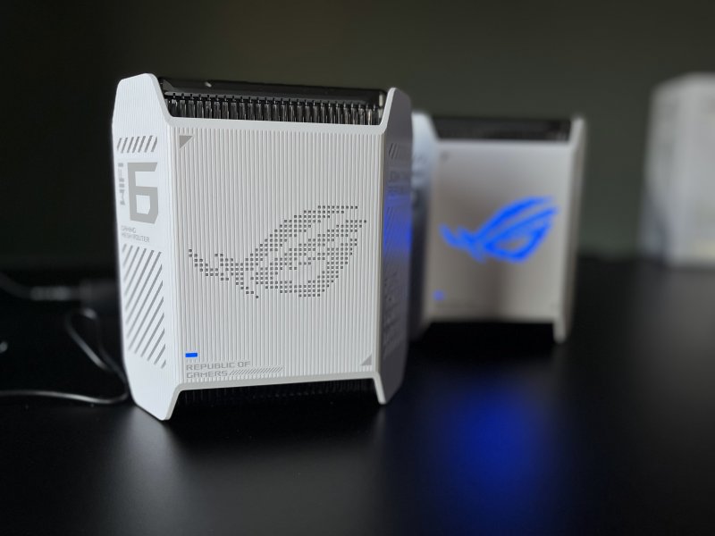 I due nodi ROG Rapture GT6 nella colorazione Moonlight White