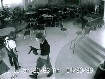 DOOM fu associato al massacro della Columbine High School DOOM fu associato al massacro della Columbine High School