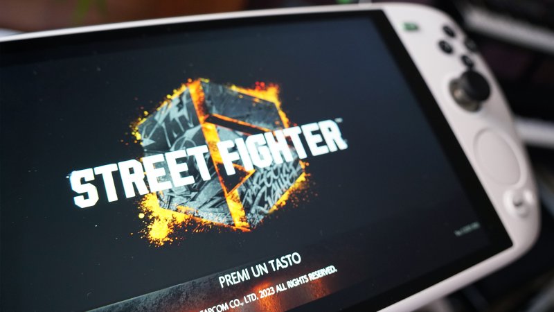 Lo schermo di Ayaneo Kun è un IPS di buona qualità. Un OLED come quello usato in altri modelli di Ayaneo sarebbe stato ancora più sontuoso, ma avrebbe fatto schizzare ancora più in alto il prezzo già elevato