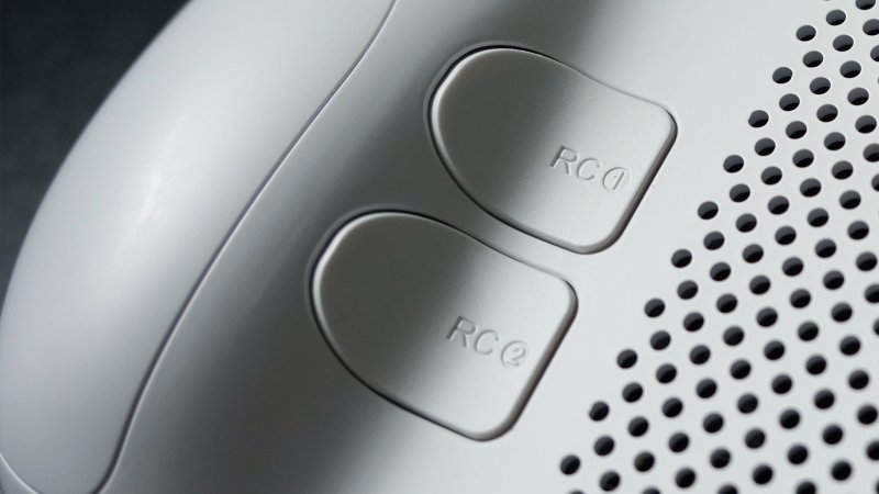 Ayaneo ha quattro tasti posteriori sul retro per una maggiore personalizzazione dei controlli, ma la qualità costruttiva lascia un po' a desiderare