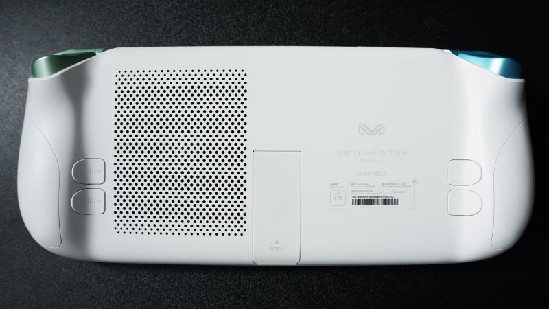 Il lato-B di Ayaneo Kun è un incubo se soffrite di tripofobia