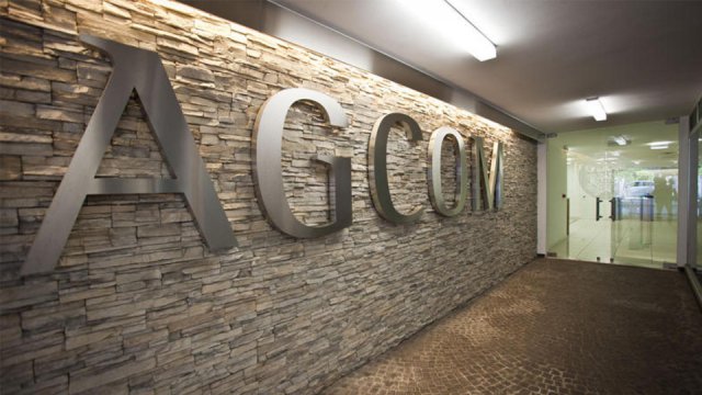 AGCOM est une institution italienne qui s'occupe de la réglementation dans le domaine des télécommunications, de la radiodiffusion et des communications