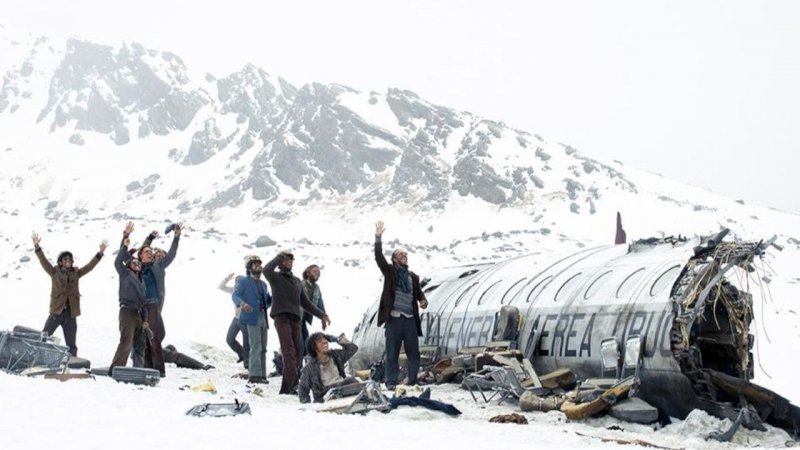 La società della neve racconta dell'incidente del volo 571 nel 1972 La società della neve racconta dell'incidente del volo 571 nel 1972