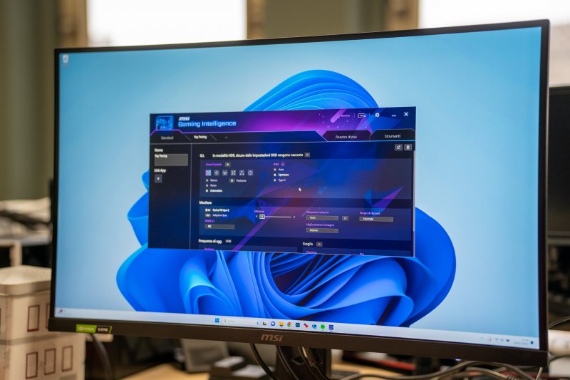 L'interfaccia GamingIntelligence di MSI MAG 274UPF non è bellissima, ma fa il suo