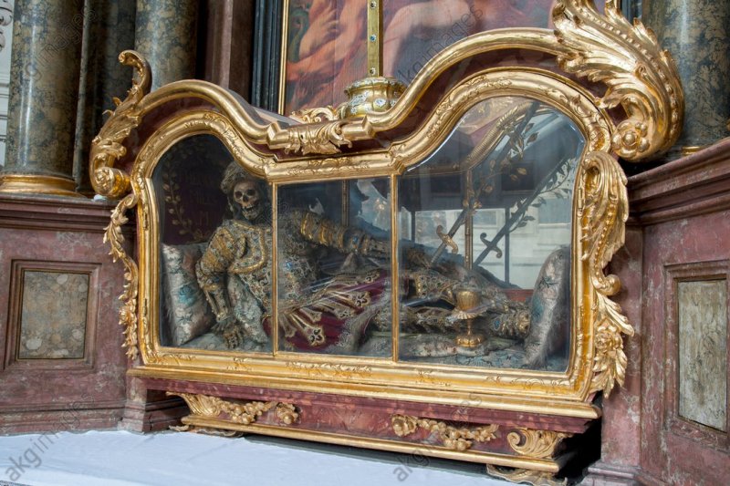 Un boss di Blasphemous è ispirato agli scheletri di santi come San Teodosio, rappresentati come maestose e tangibili dimostrazioni del potere di Dio, di cui sono stati soldati in vita