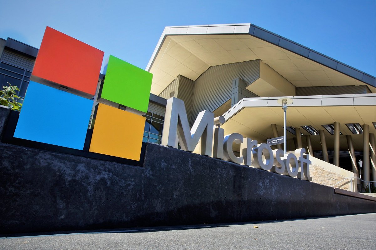 Microsoft supera Apple ed Epic Games si congratula con la casa di Xbox
