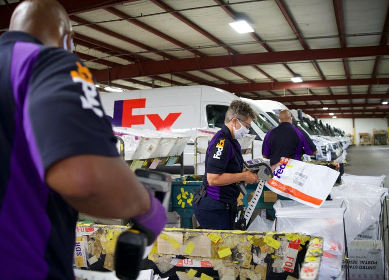 L'esperienza della nuova piattaforma di e-commerce consentirà di informare in modo più completo i propri clienti sullo stato degli ordini, visualizzandoli in tempo reale tramite FedEx Surround, ad esempio