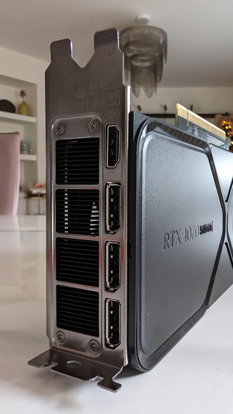 La scheda presenta 3 DisplayPort 1.4a e 1 HDMI 2.1