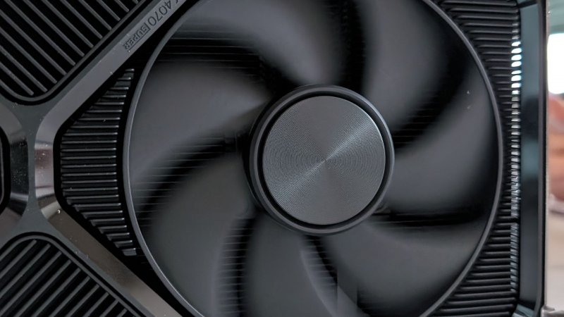 La scheda presenta 2 ventole da 92 mm montate in modo diametralmente opposto