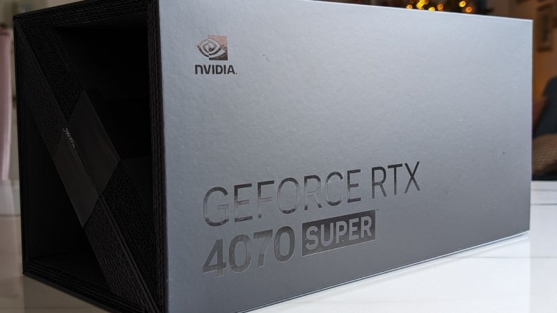 La Founders Edition della 4070 Super ha la consueta confezione rettangolare
