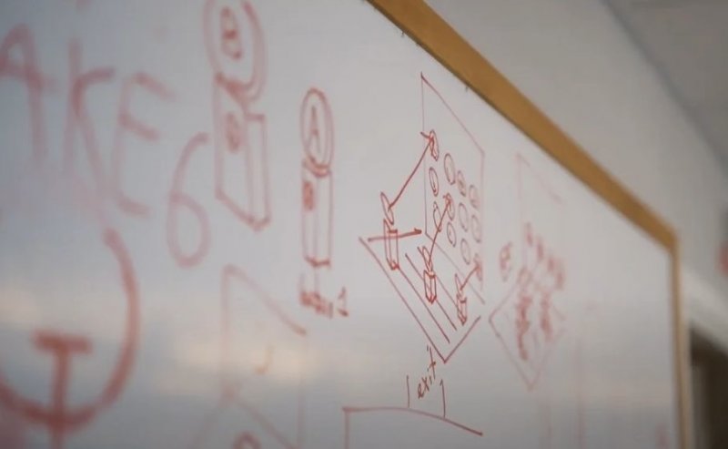 Il fotogramma in cui è visibile il misterioso indizio