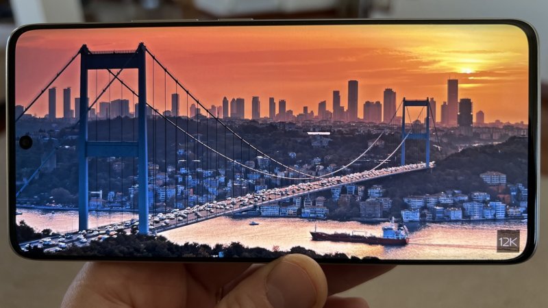 Il display di Redmi Note 13 Pro+ 5G è ottimo e molto più luminoso del predecessore Il display di Redmi Note 13 Pro+ 5G è ottimo e molto più luminoso del predecessore
