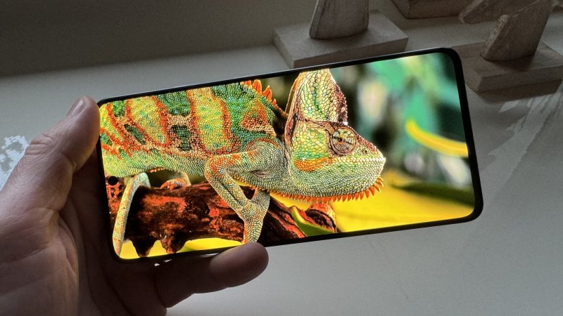 POCO X6 Pro ha un display AMOLED di buona qualità