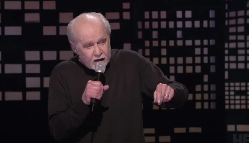 George Carlin durante uno spettacolo