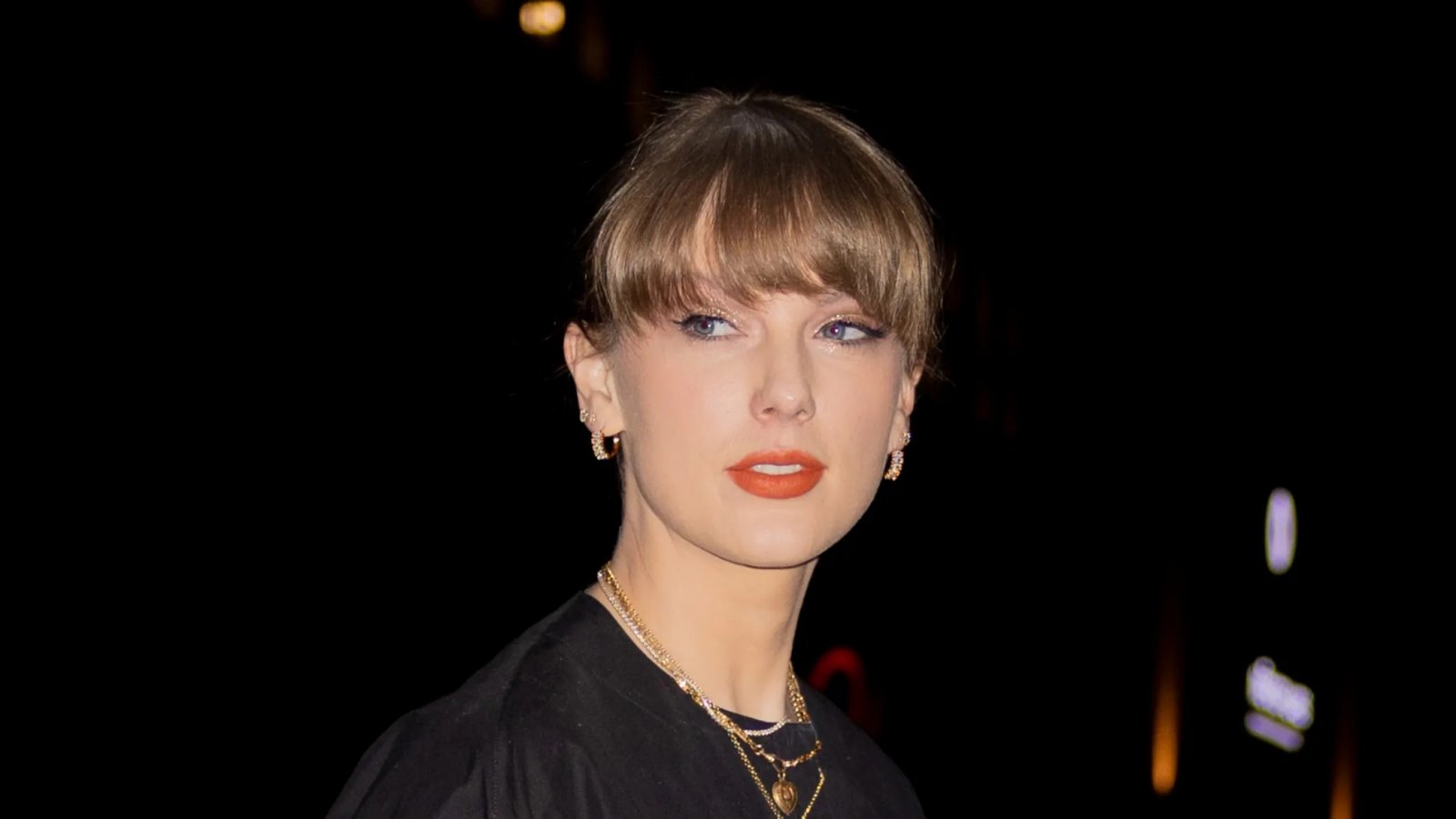 Taylor Swift: foto porno generate con l'IA allarmano Microsoft