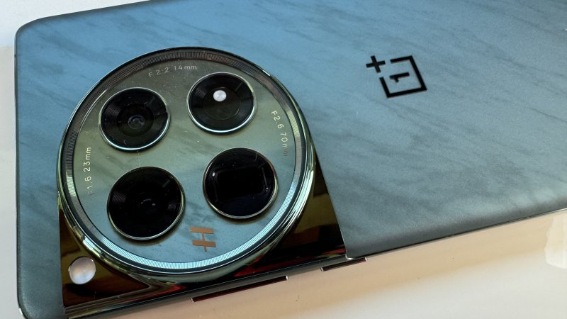 OnePlus 12 può essere considerato un vero e proprio cameraphone