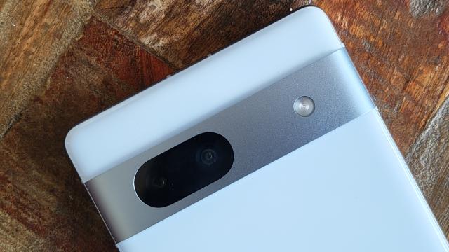 Le prime indiscrezioni sul Google Pixel 8a arrivano direttamente dalla sua confezione