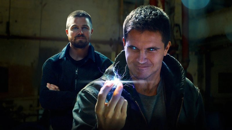 Stephen e Robbie Amell sono i protagonisti di Code 8 - Part II, dal 28 febbraio su Netflix