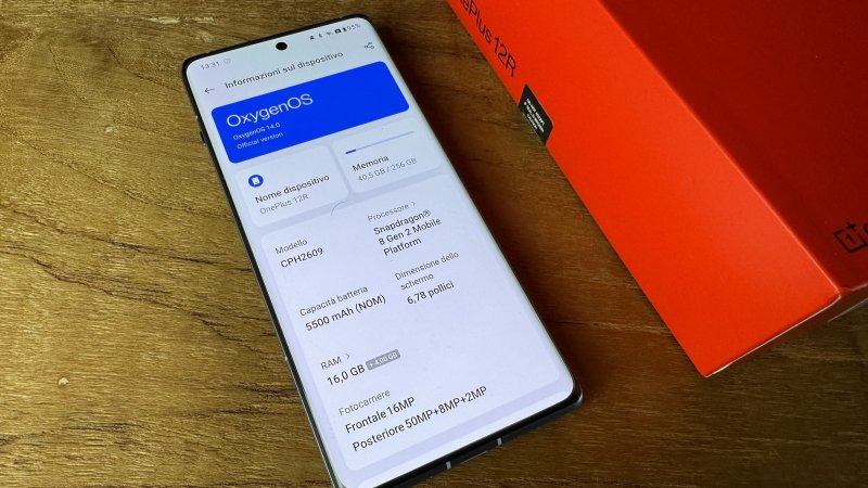 OnePlus 12R funziona sempre molto bene