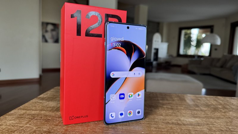 OnePlus 12R è la nuova proposta per la fascia medio/alta