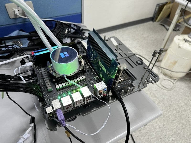 The Safedisk setup: as you can see it did not use extreme cooling systems