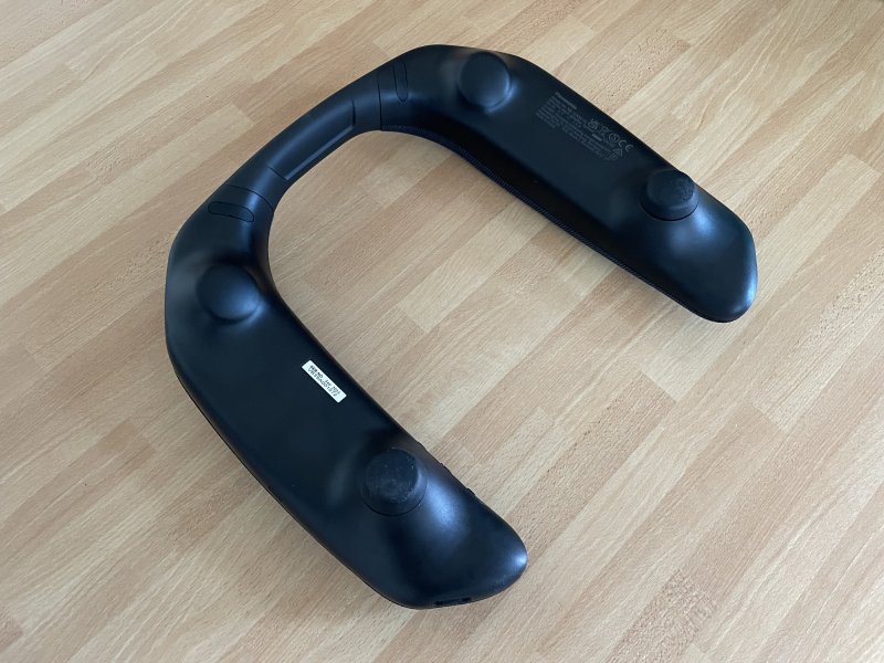 La plastica nella parte inferiore del Panasonic SC-GNW10 non grida al miracolo in termini di qualità costruttiva e scelta dei materiali