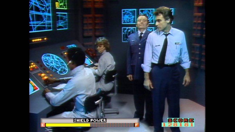 Us vs Them era uno sparatutto che raccontava di un'invasione aliena con taglio semi-demenziale. Us vs Them era uno sparatutto che raccontava di un'invasione aliena con taglio semi-demenziale.