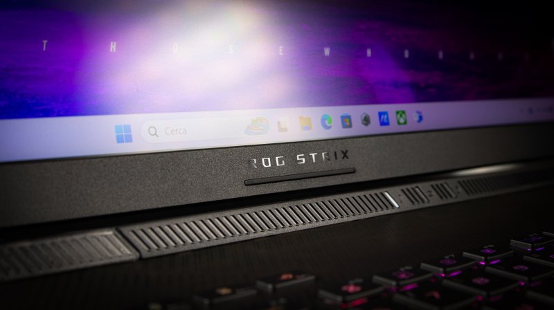 I 10 watt in più consumati dal 14900HX rispetto al 13900HX mettono a dura prova il sistema di raffreddamento dello SCAR 18