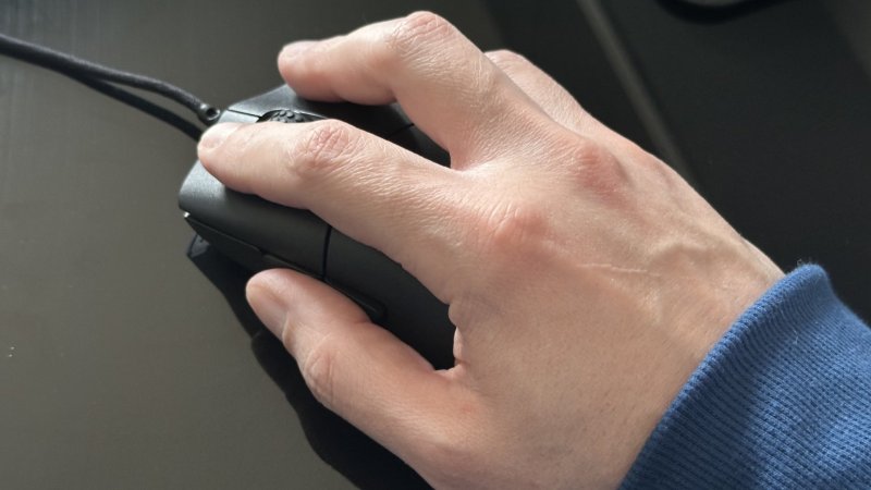 NZXT Lift 2 Symm impugnato NZXT Lift 2 Symm impugnato