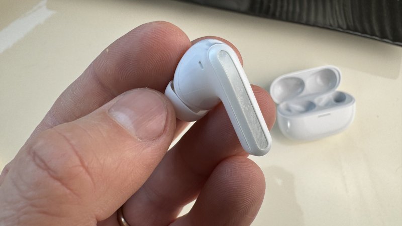 La forma è piuttosto classica, con lo stelo molto corto