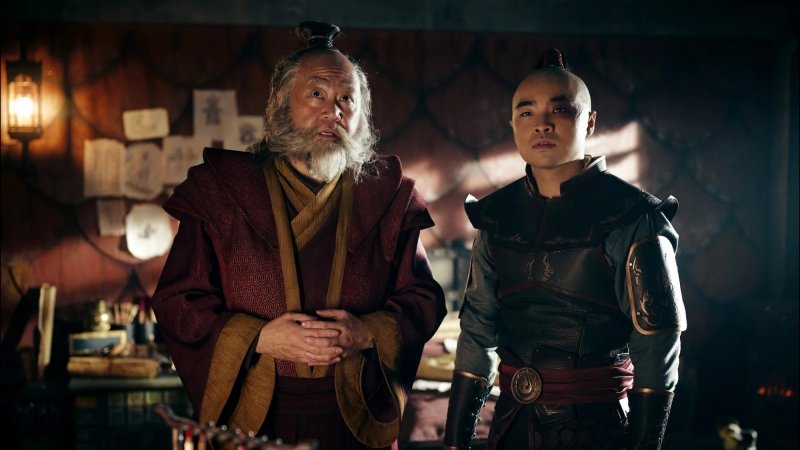 Gli ottimi Paul Sun-Hyung Lee e Dallas Liu sono Iroh e Zuko. Gli ottimi Paul Sun-Hyung Lee e Dallas Liu sono Iroh e Zuko.