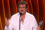 Pascal vince un premio per The Last of Us, ammette di essere ubriaco e di voler baciare un attore - Notizia