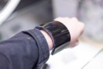 Samsung ha presentato Cling Band, un prototipo incredibile, anche se poco pratico - Notizia