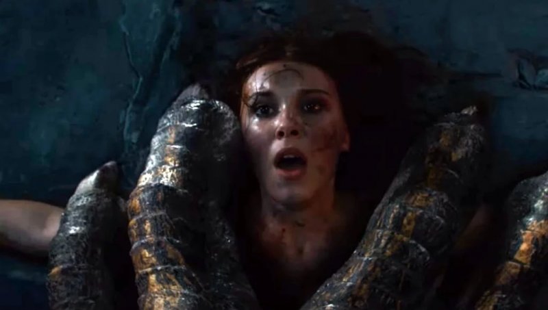 Millie Bobby Brown in una scena di Damsel